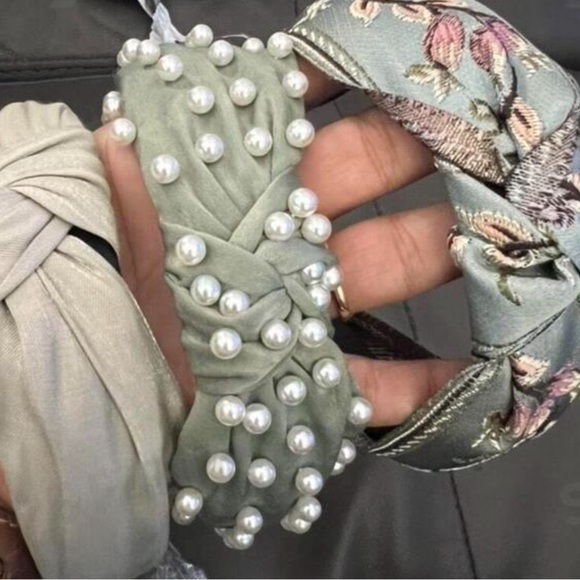 New! Elegant Trio of Floral and Pearl-Embellished Headbands ✨✨🔥 - Picture 2 of 5